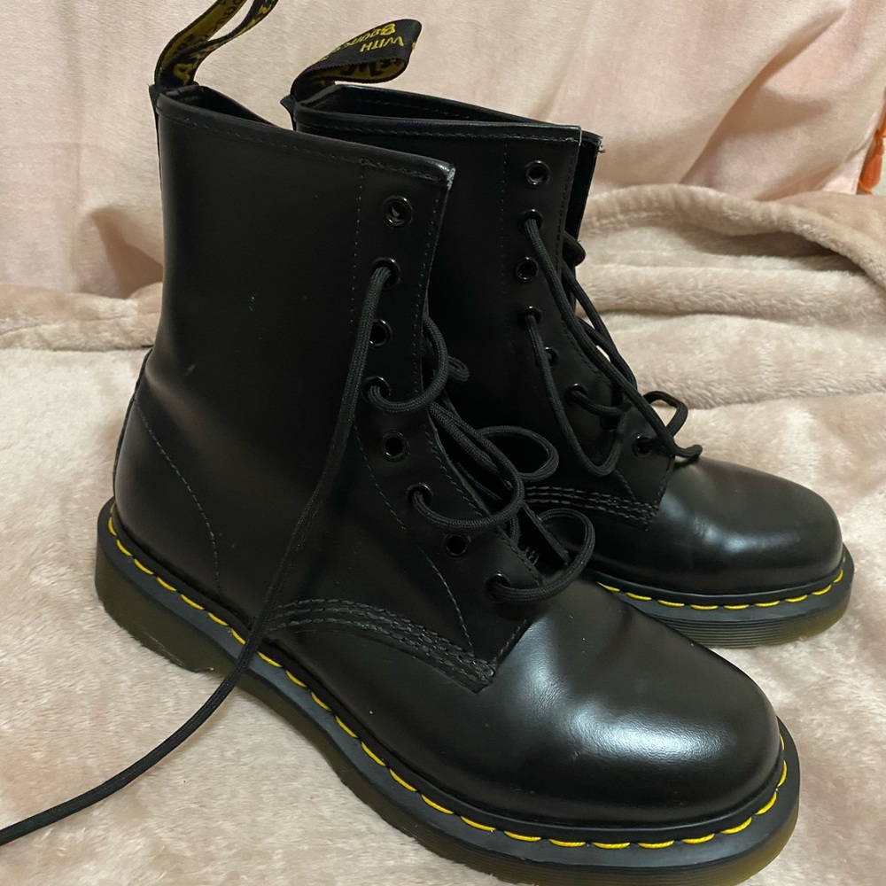 Dr. Martens 1460 boots NEW GREAT CONDITION